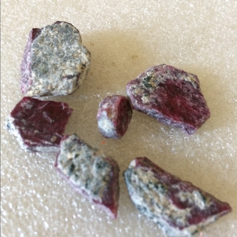 Rough ruby - Picture 2 of 4